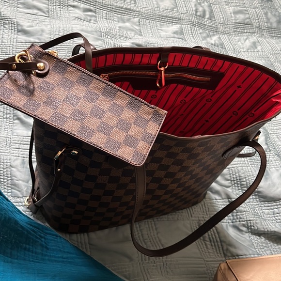 Brown checkered tote with organizational insert - Picture 3 of 4